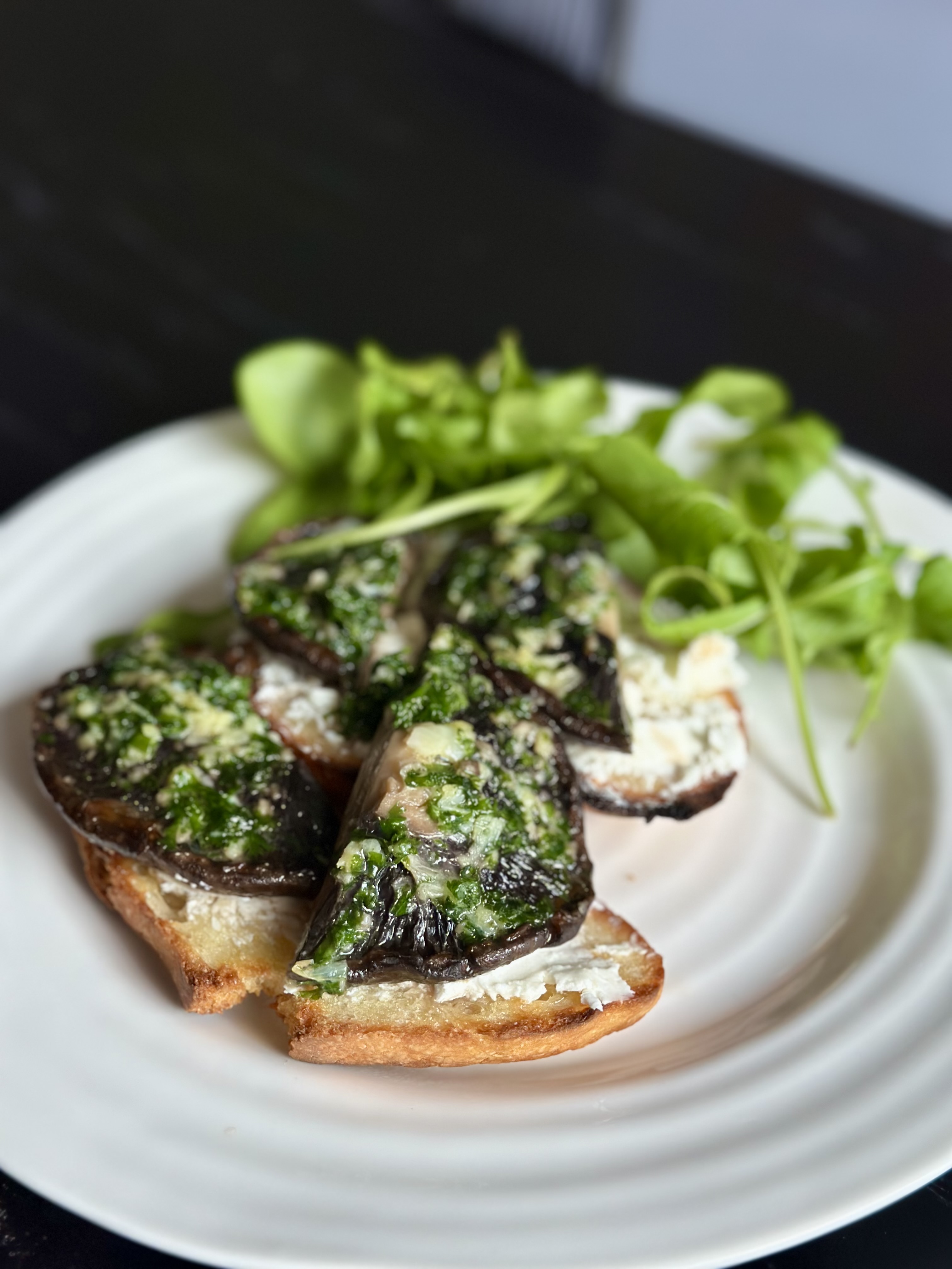 Goat’s cheese bruschetta with garlicky herby mushrooms